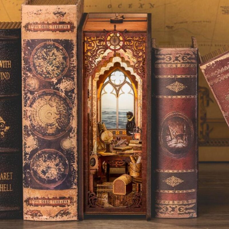 Erinnerung an das Segelboot Book Nook